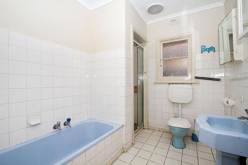 PRICE $290-310PW LOOKING FOR A GREAT TENANT!