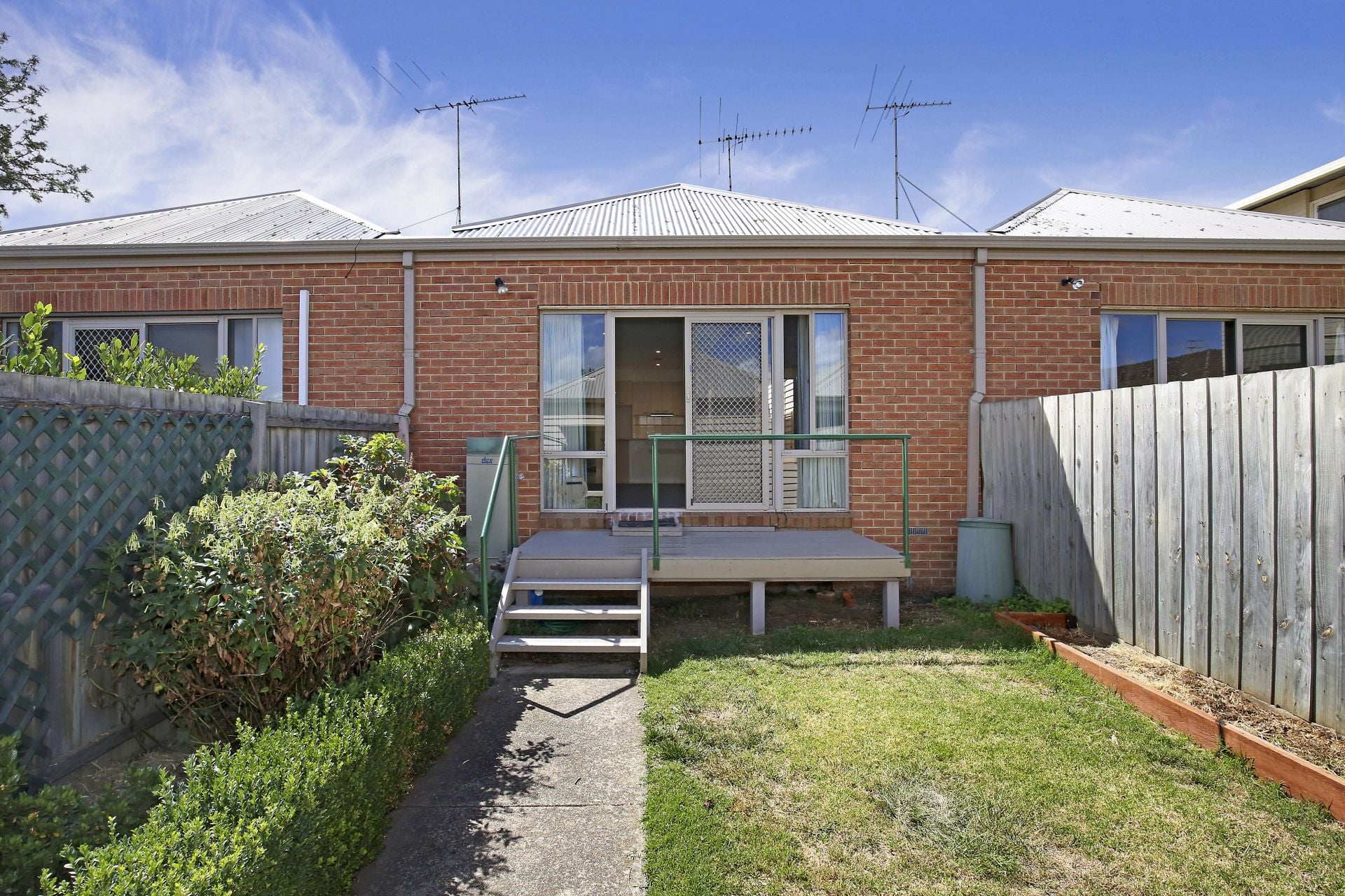 Inviting Lifestyle At Thornbury's Heart!
