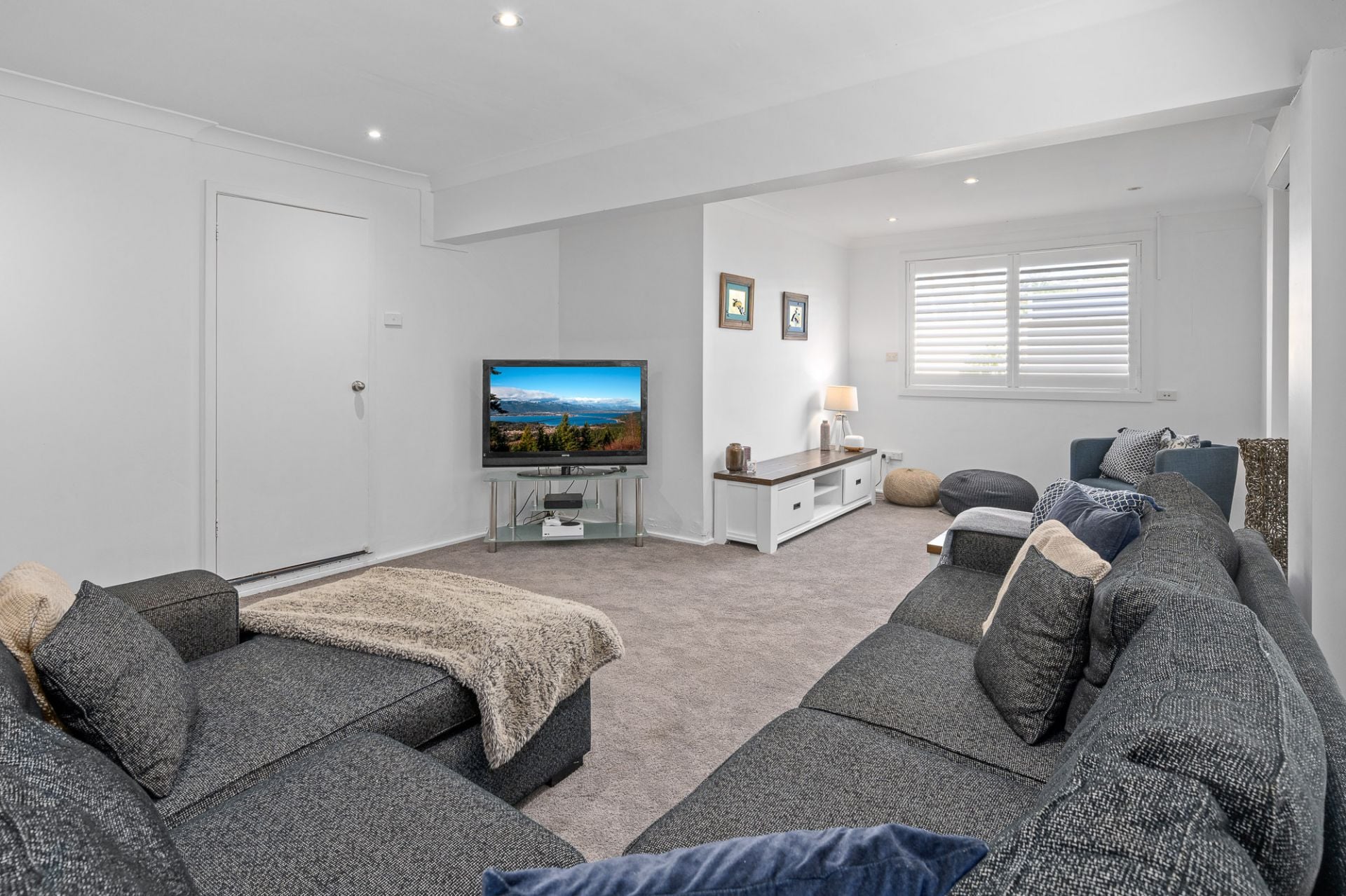 6 Towradgi Place Bangor NSW, Bangor - Thumbnail 2