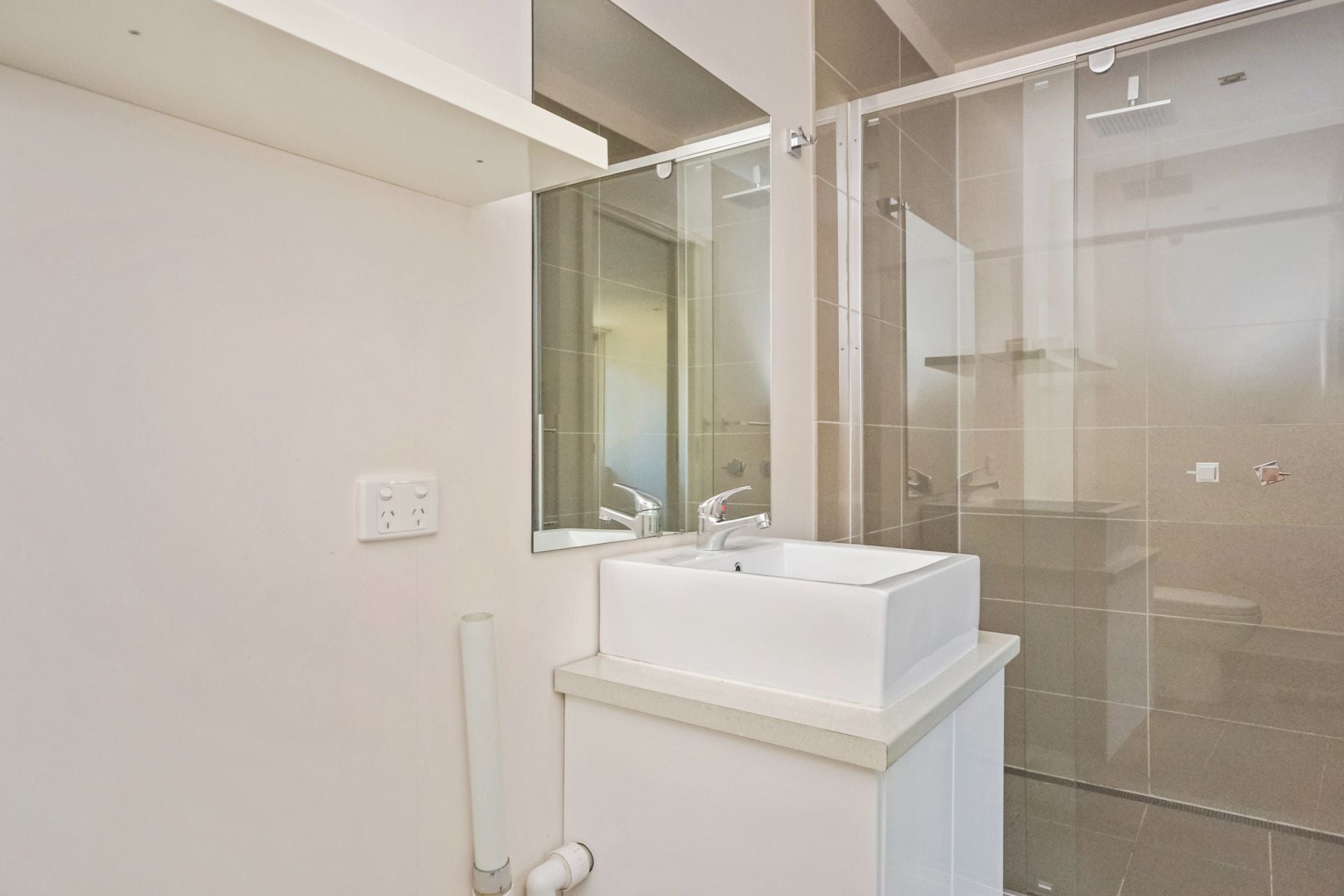 Modern 1-Bedroom Apartment for Lease - Convenient Location, Renovated & Sun-Soaked