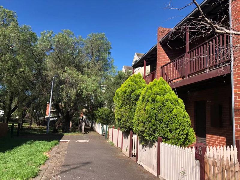 Real Estate LEASED 8 Peppercorn Walk Kensington , VIC