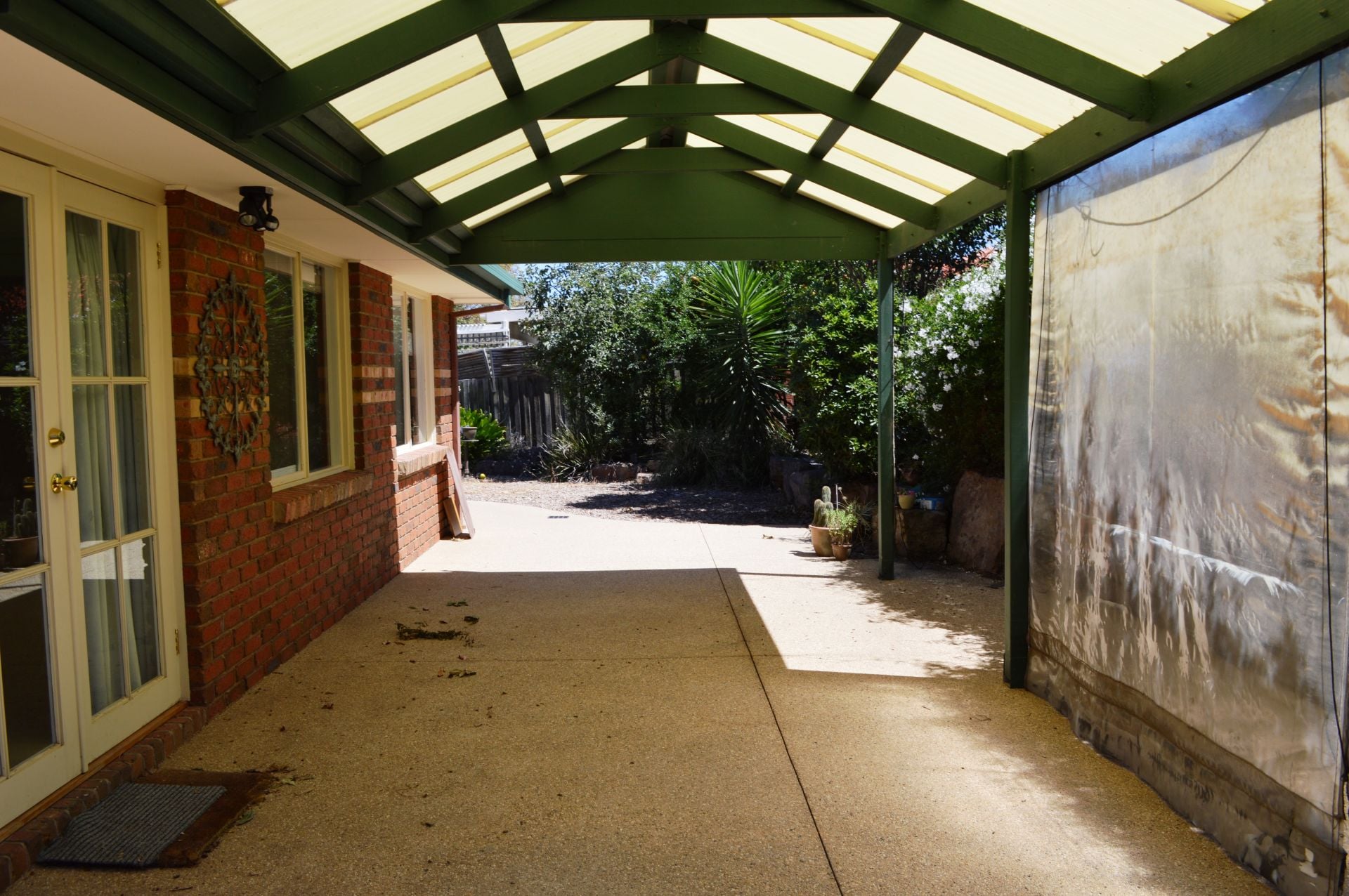 SUPERBLY LOCATED FOUR BEDROOM FAMILY HOME   *Insp Thu 22nd Mar @ 4:40pm & Sat 24th Mar @ 10:05am*