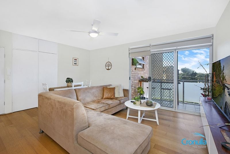 4/18 Burke Road