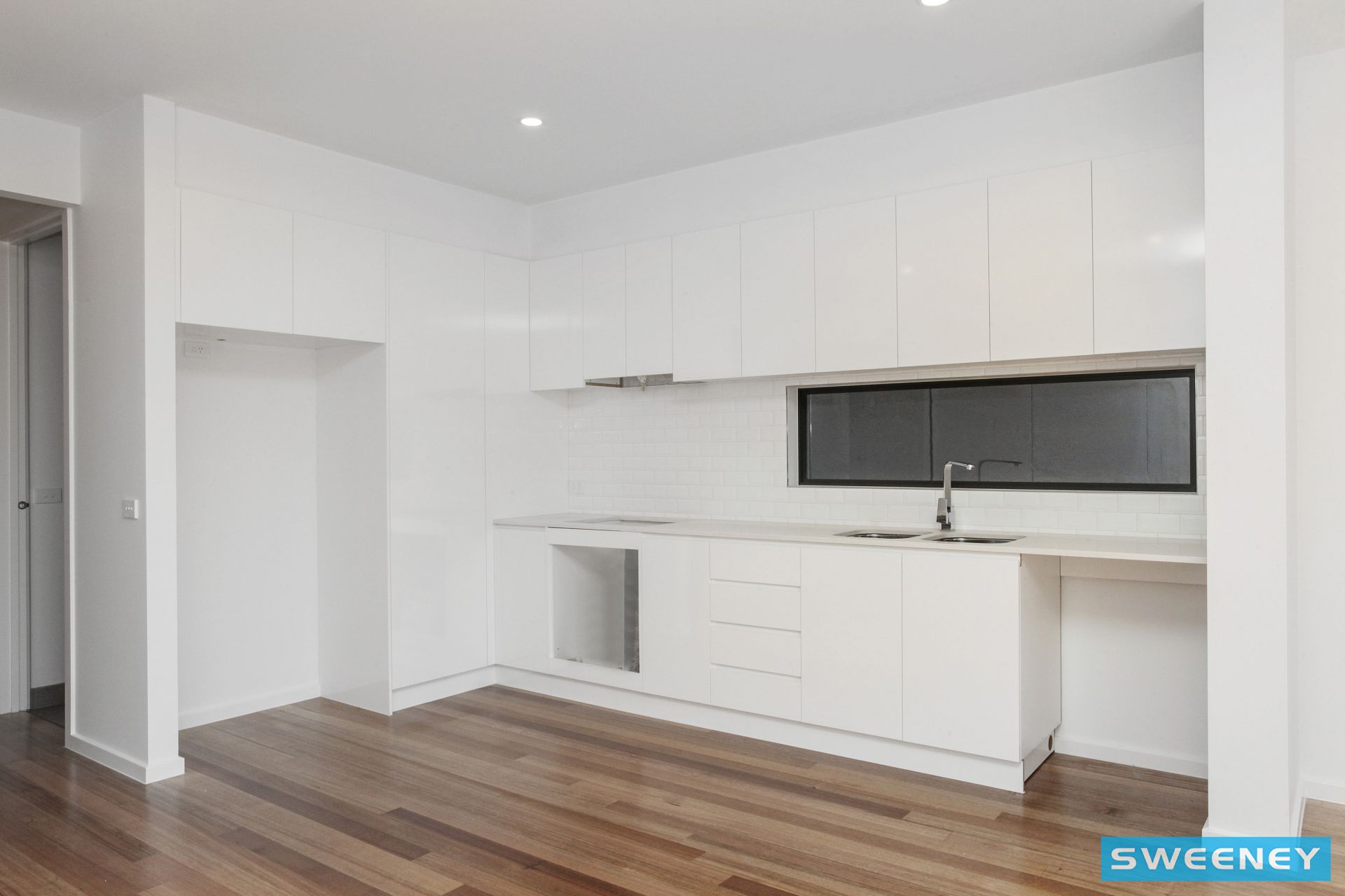 1/42 Lorimer Street, Caroline Springs - Thumbnail 3