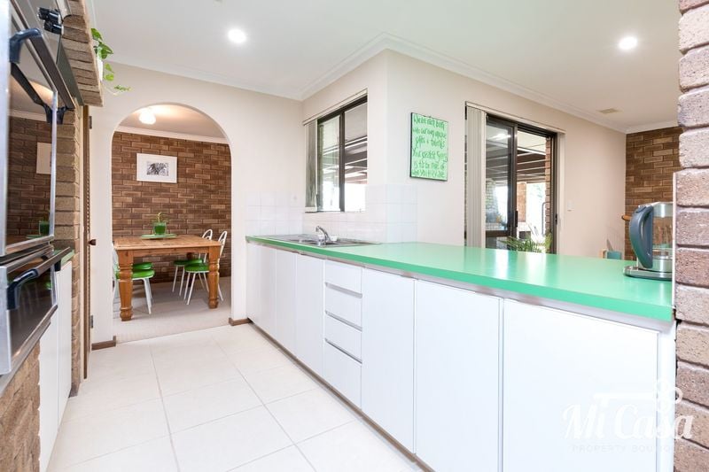 19 Christowe Drive SWAN VIEW WA, Swan View - Thumbnail 5