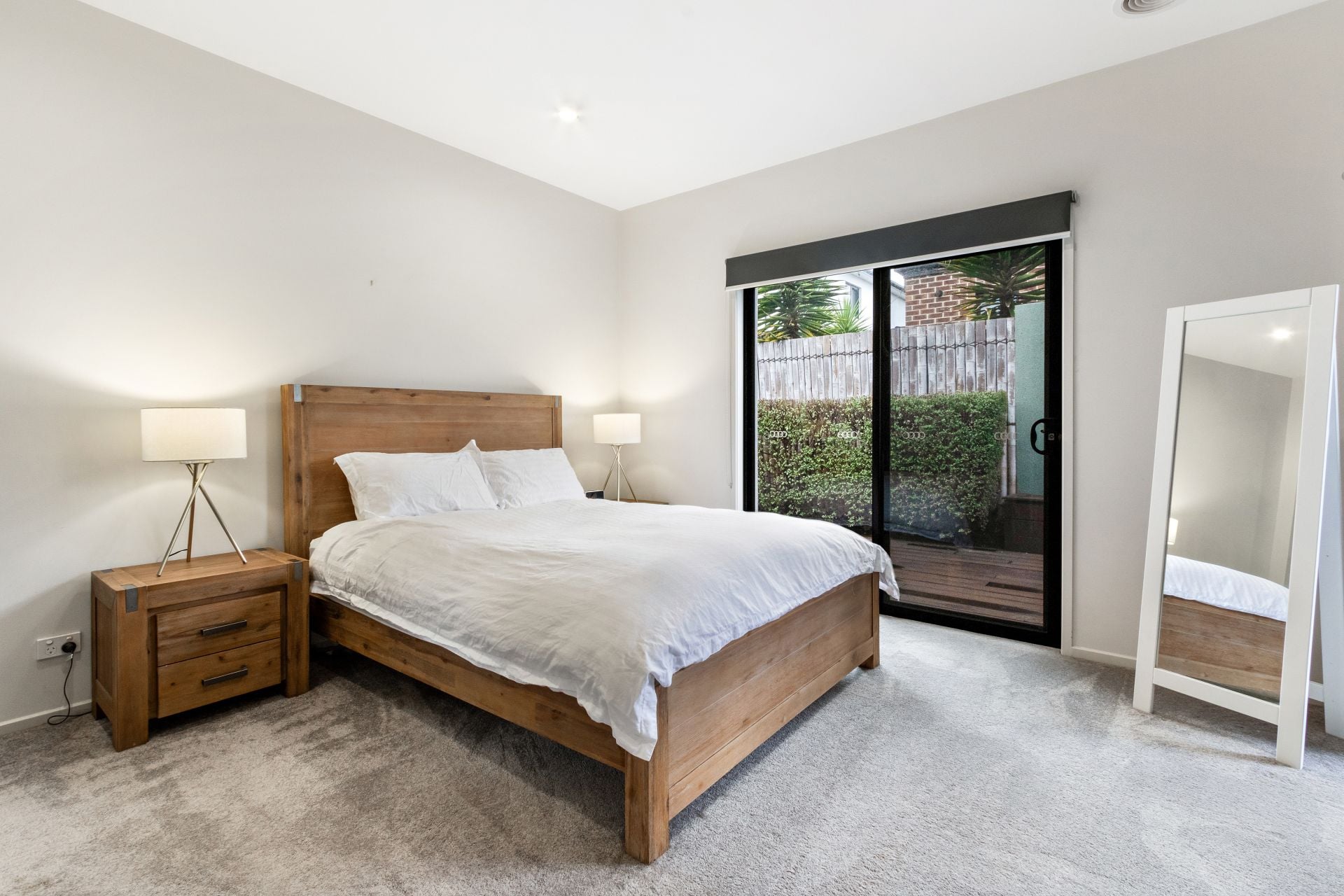 WHEN SIZE, STYLE & LOCATION REALLY MATTER & FULLY FURNISHED