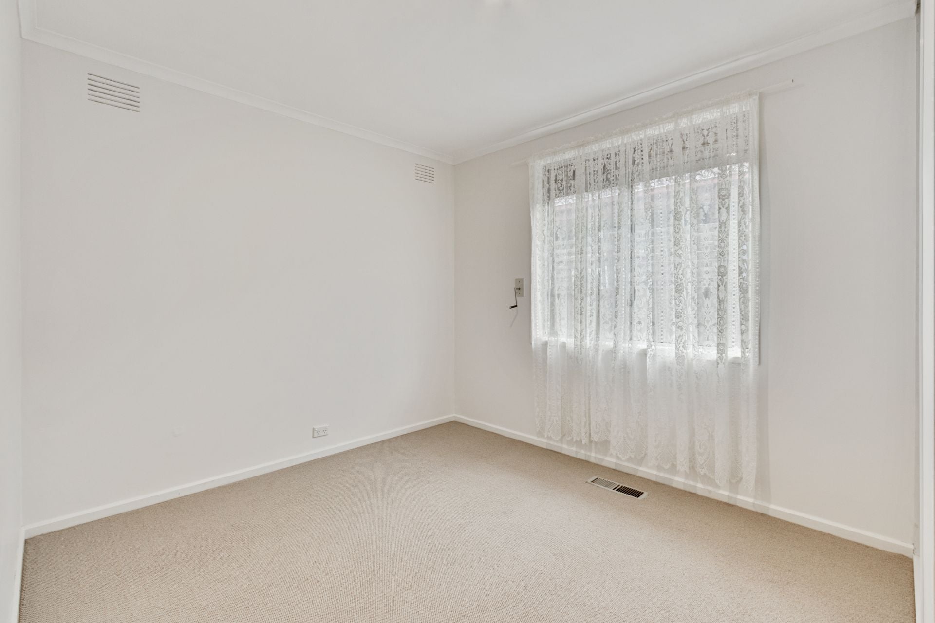 CENTRALLY LOCATED & PERFECTLY PRICED