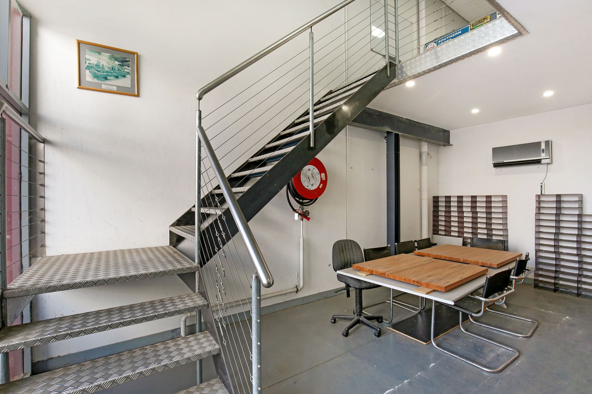 A CHARMING PROPERTY WITH LOTS OF OFFICE AREA