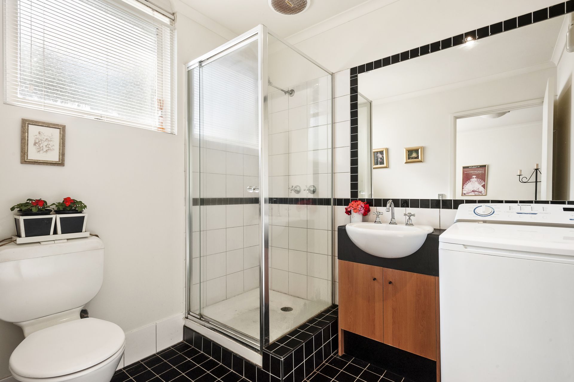 Secure Modern Apartment moments from Pender's Park