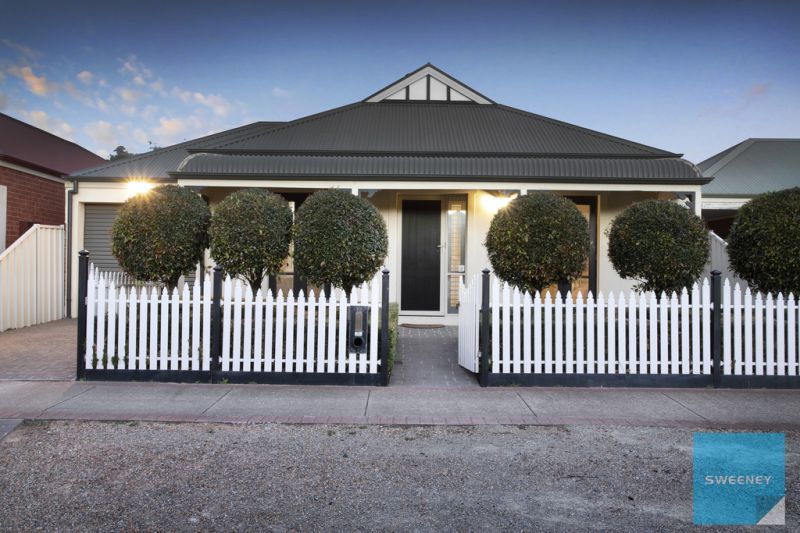 12 Swanhurst Green, Caroline Springs - Thumbnail 2