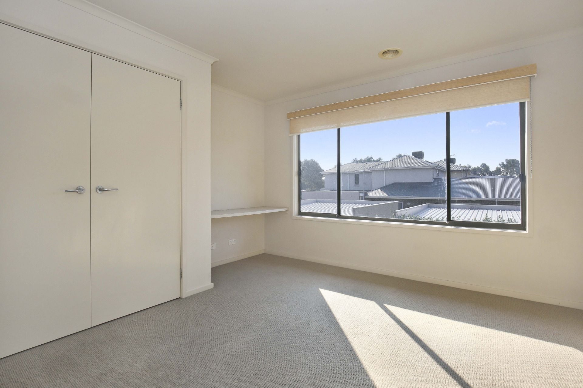 STYLISH TOWNHOUSE OPPOSITE PARKLAND  *Insp Thu 5th Jul @ 5:00pm*