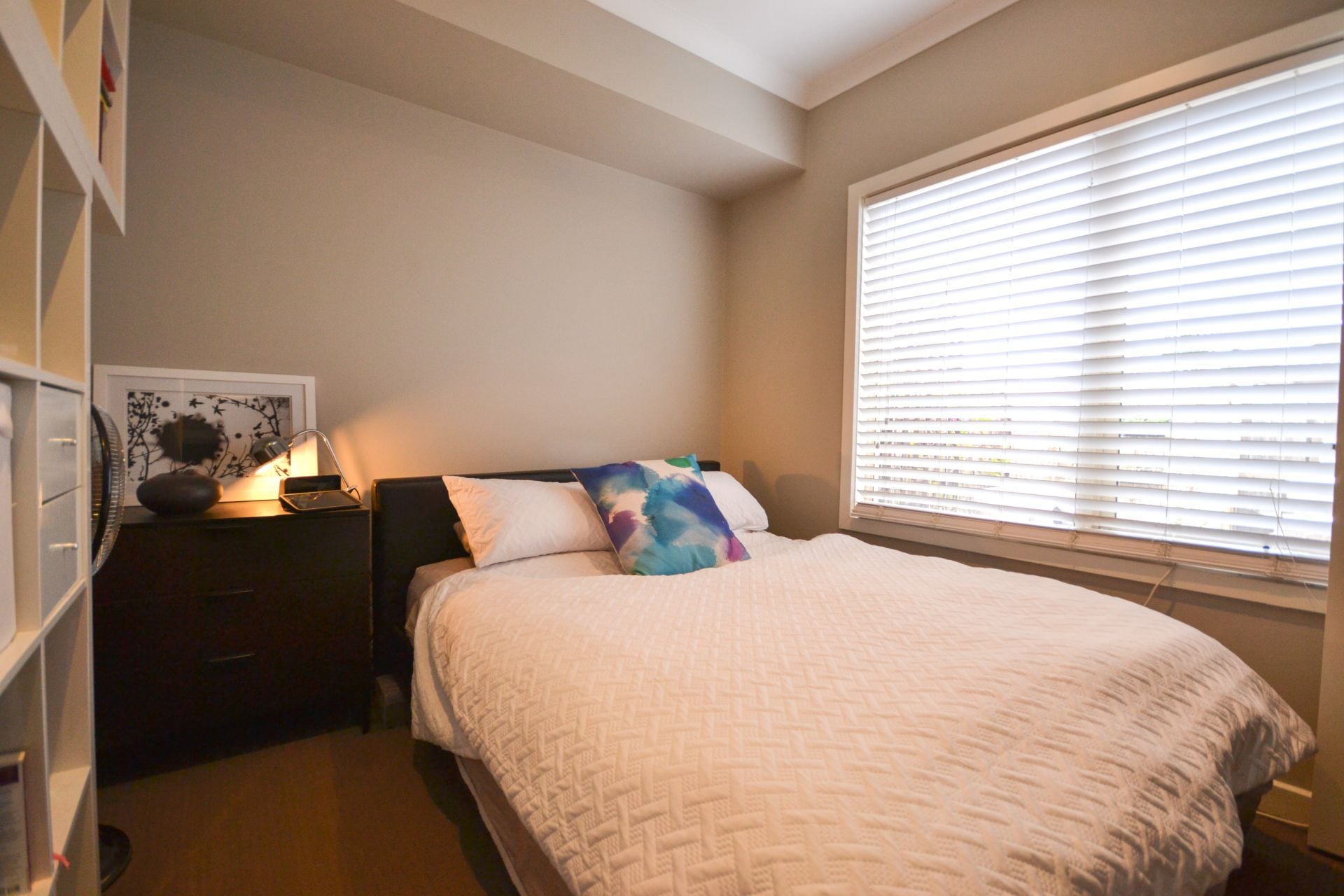 SIMPLY DELIGHTFUL - 1 BEDROOM, PLUS STUDY