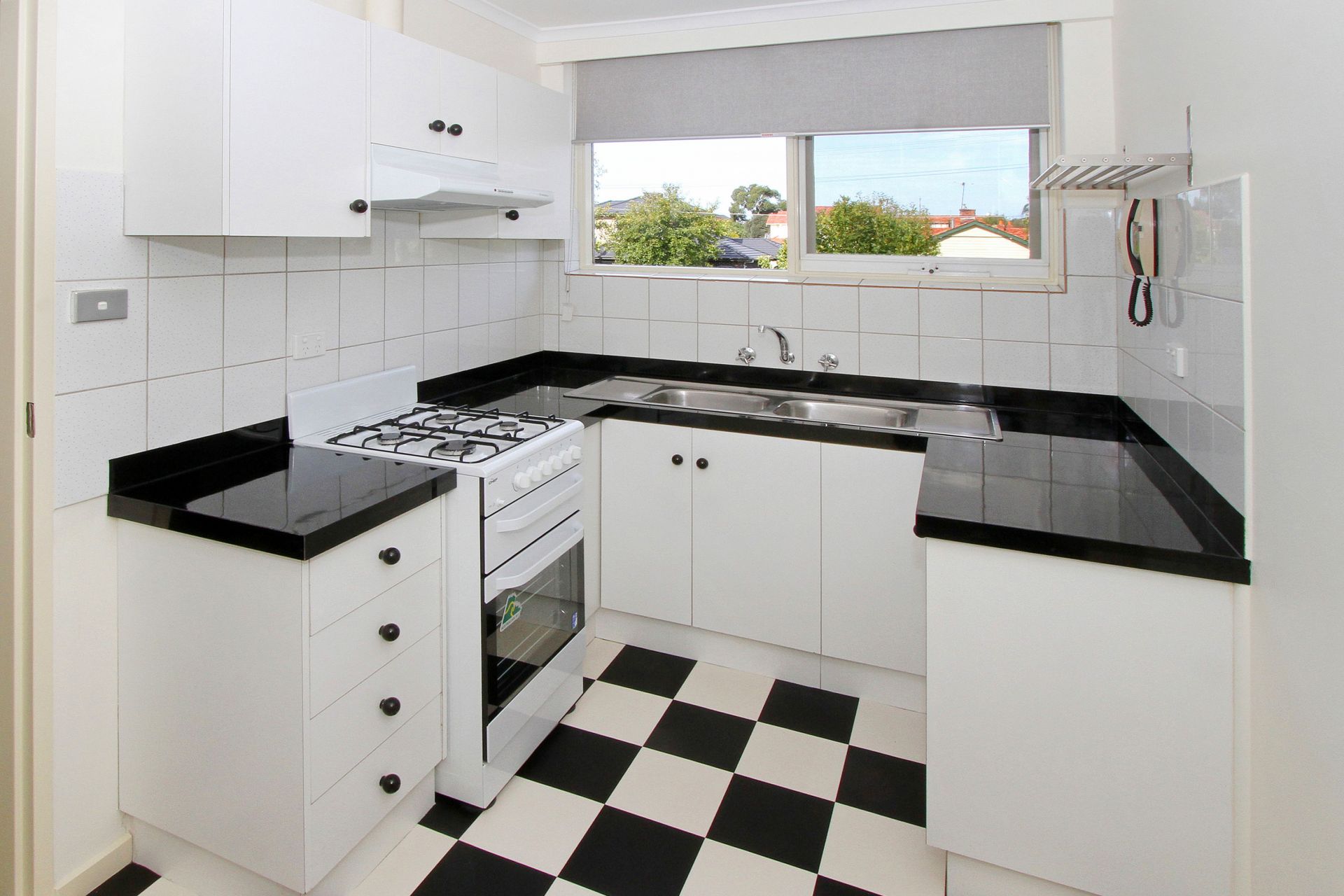 Spacious Apartment in Envious Position!