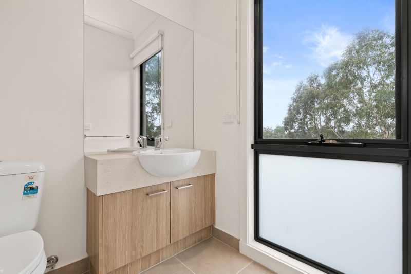 12/2 Westonbury Drive, Truganina