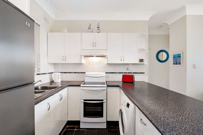 Quality investment, leafy outlook, top floor, rear of block