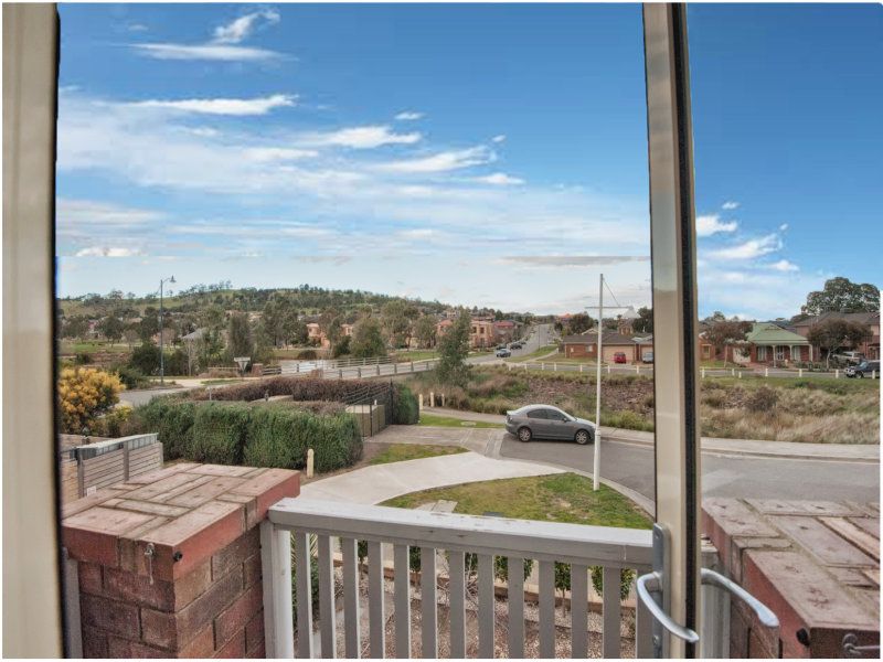 19 Loveridge Way SOUTH MORANG, South Morang - Thumbnail 2