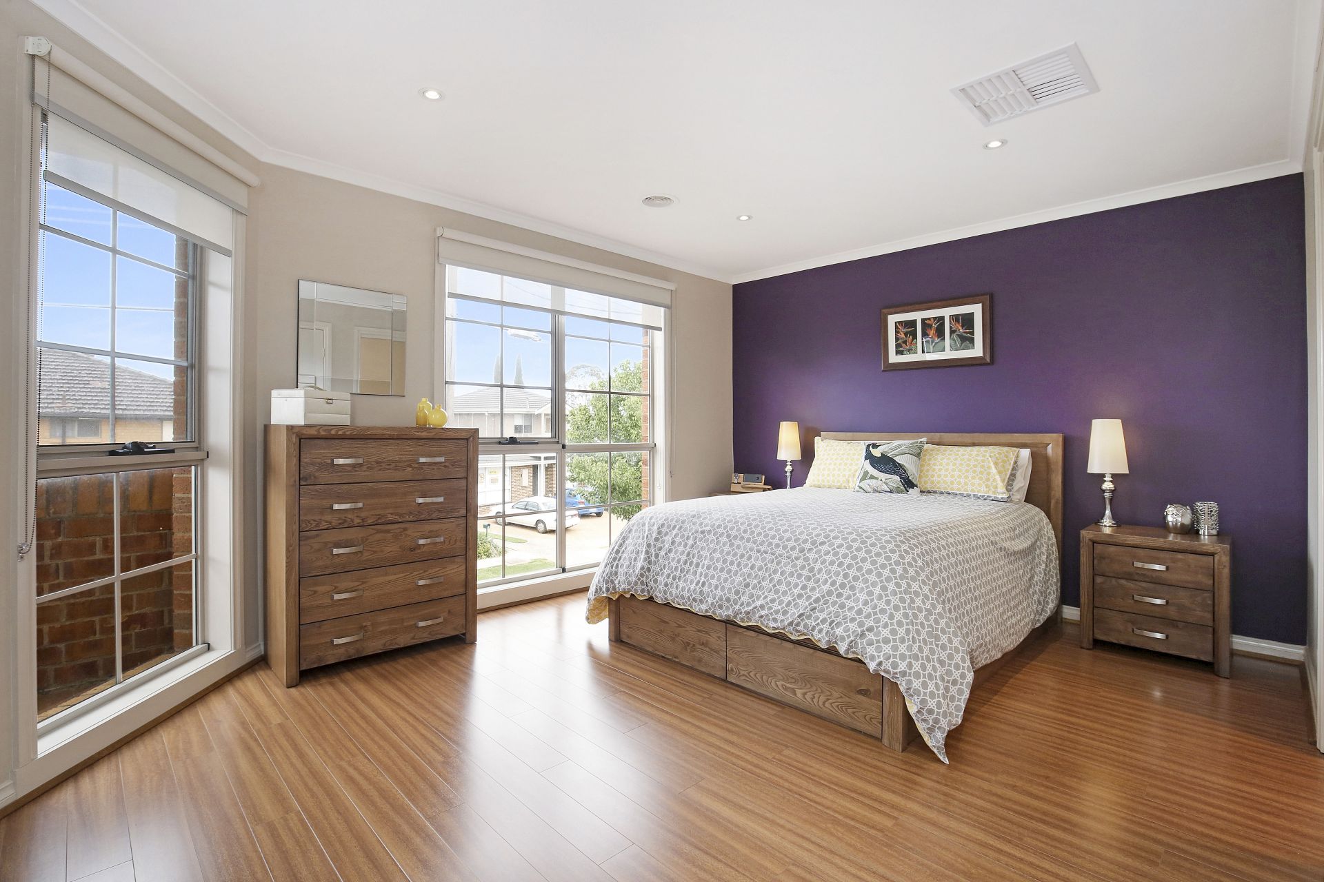 SPACIOUS MODERN TOWNHOUSE!