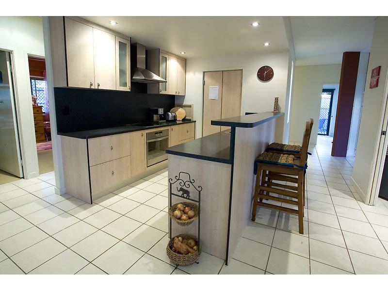 22 Mykonos Court KAWANA ISLAND QLD, Kawana Island - Thumbnail 3