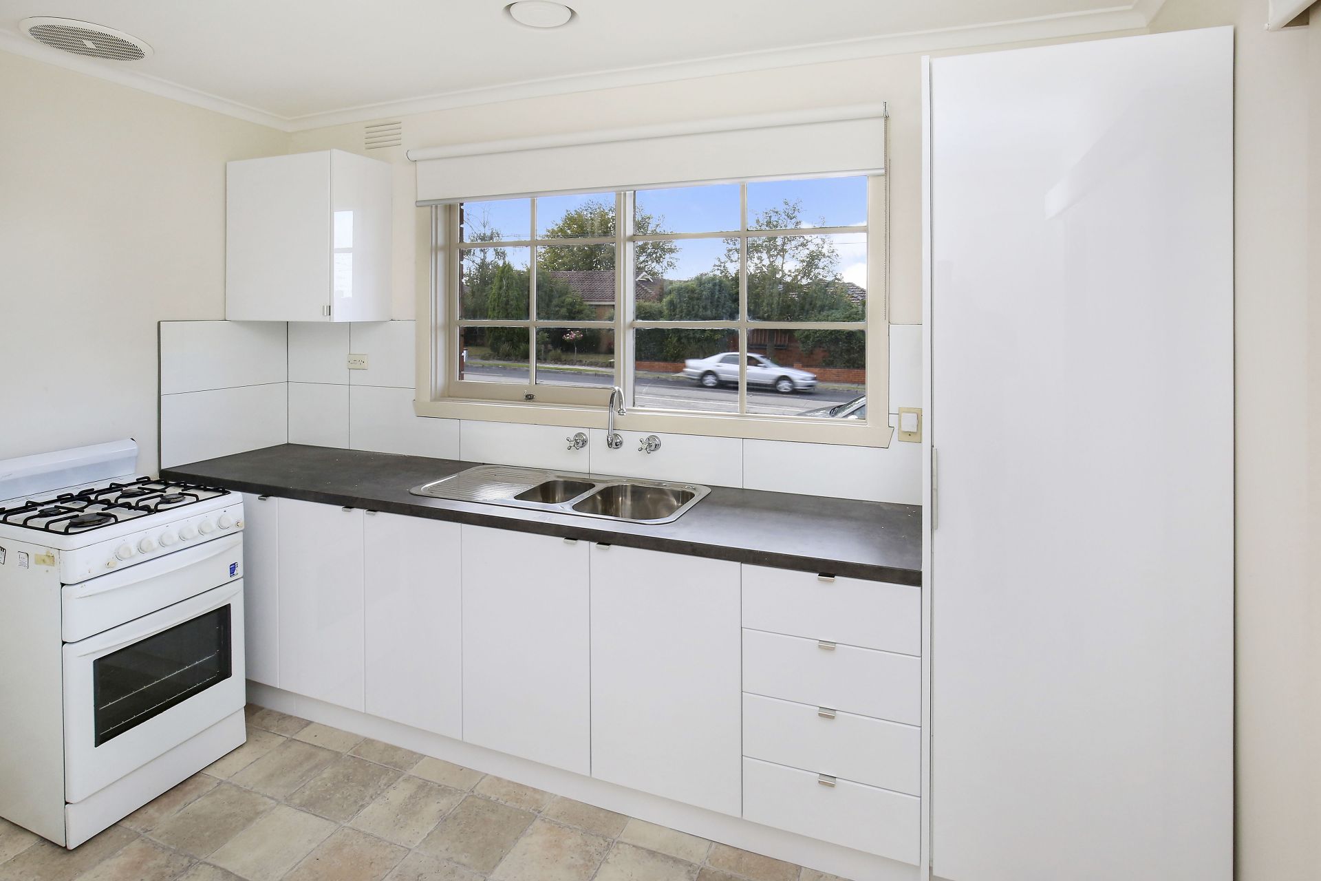 GREAT UNIT IN A PRIME LOCATION!