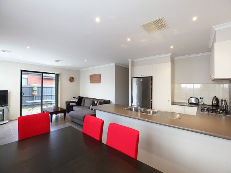 2 Bluestone Court, Point Cook - Thumbnail 3