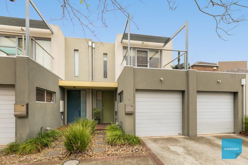 11 Beacon Lane, Caroline Springs - Thumbnail 2