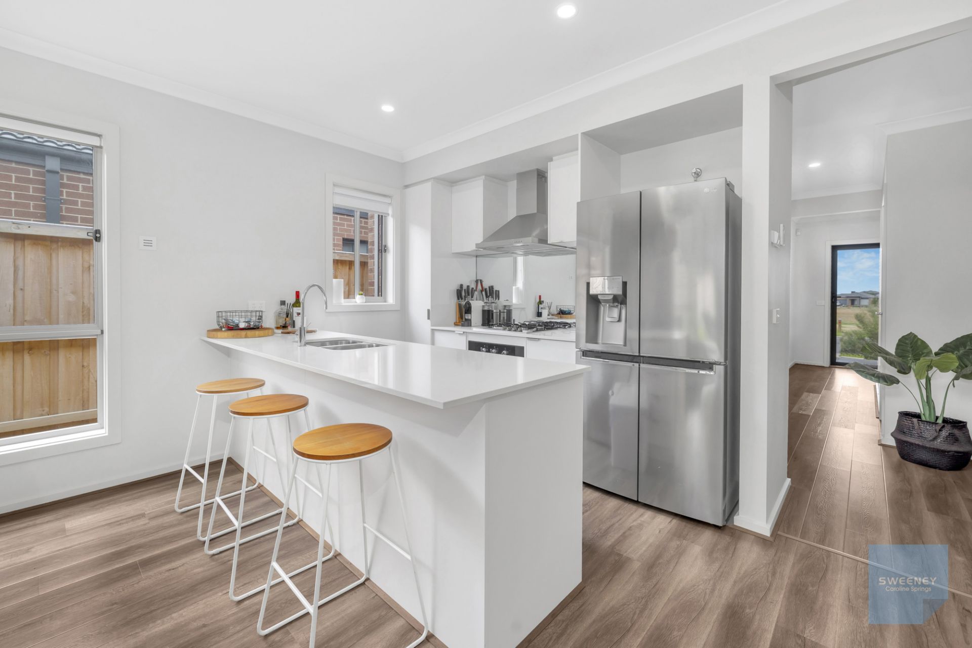 9 Monticiano Road, Fraser Rise - Thumbnail 3