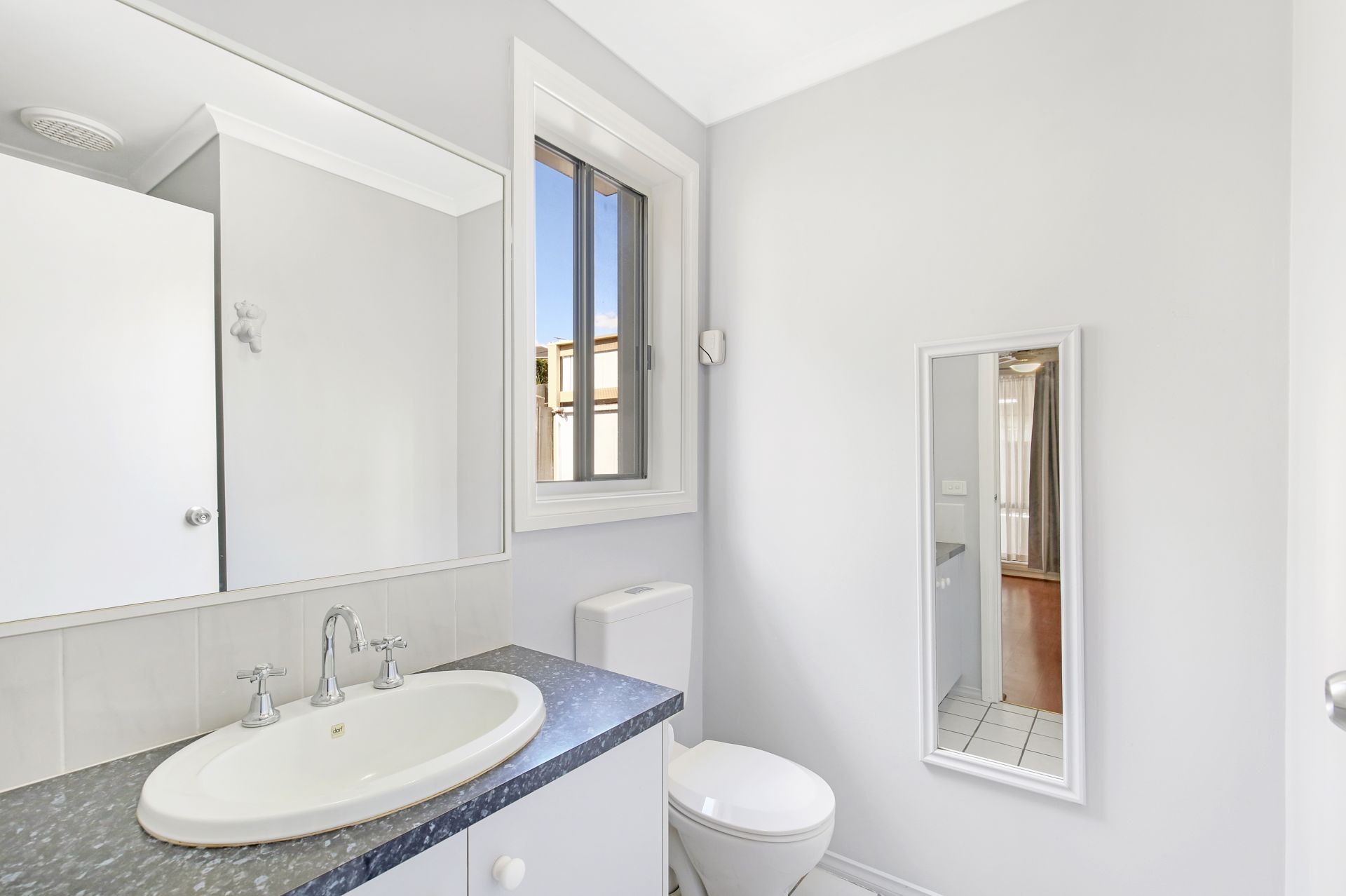 COSY 3 BEDROM DELIGHT!