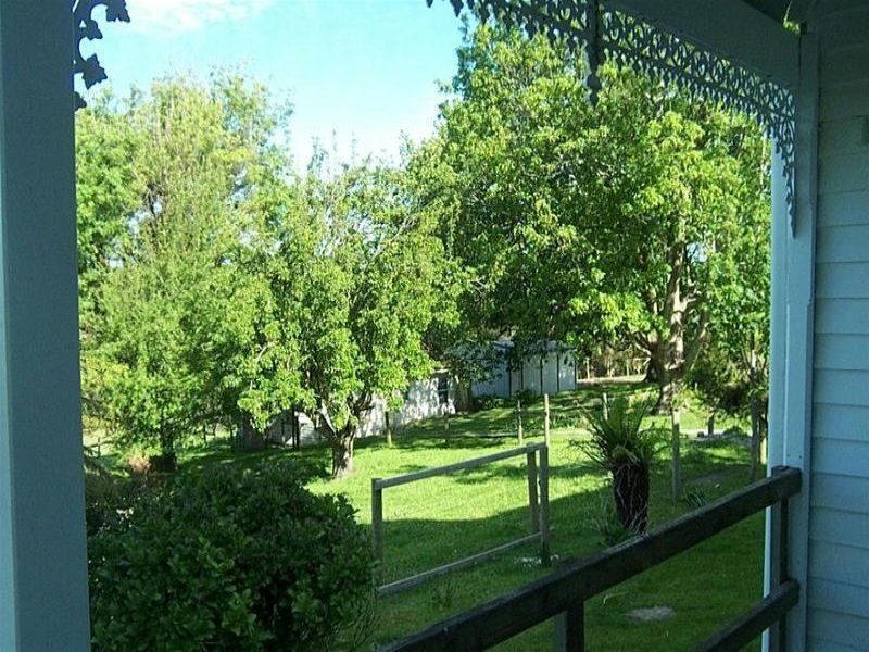 CLASSIC VICTORIAN HOMESTEAD : 2.5 ACRES