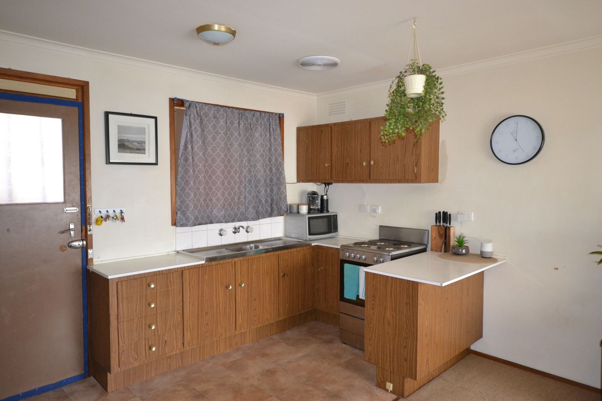 ONE BEDROOM UNIT