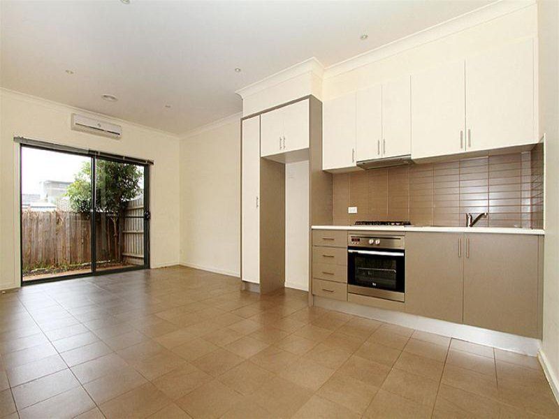 Love Low Maintenance Living - Walk to Latrobe!