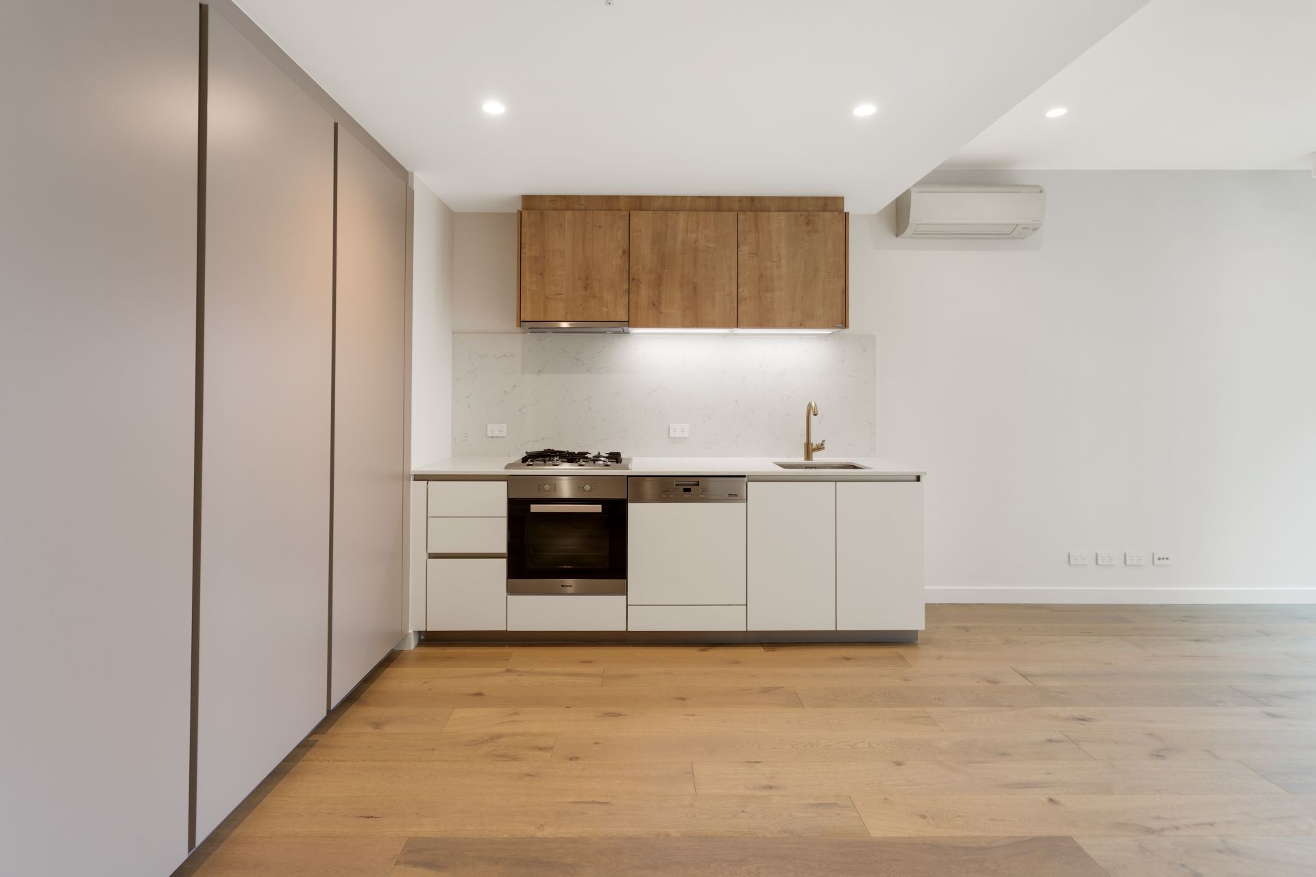 2414/9-23 Mackenzie St, Melbourne VIC