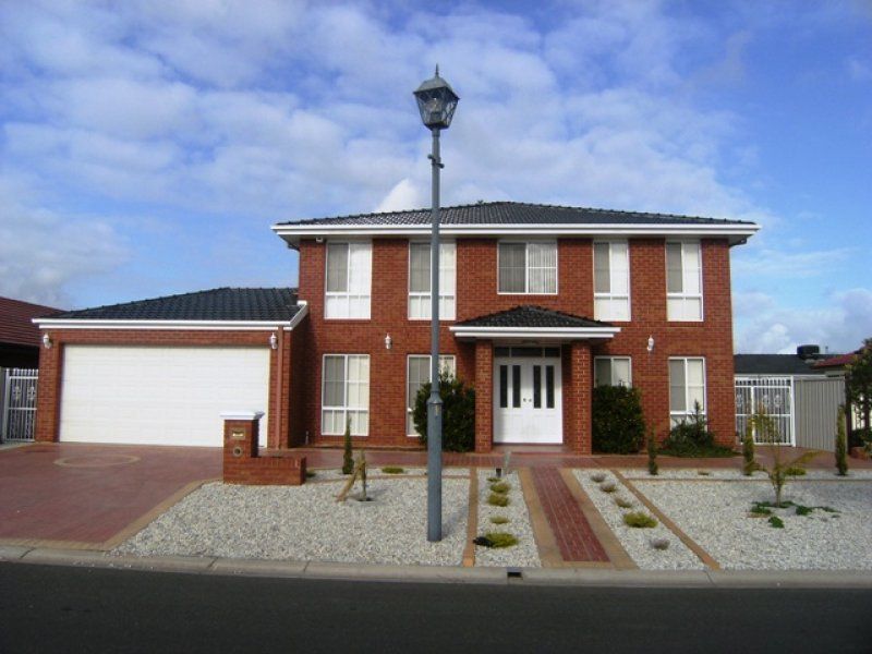 7 Macklin Way, Caroline Springs - Thumbnail 2