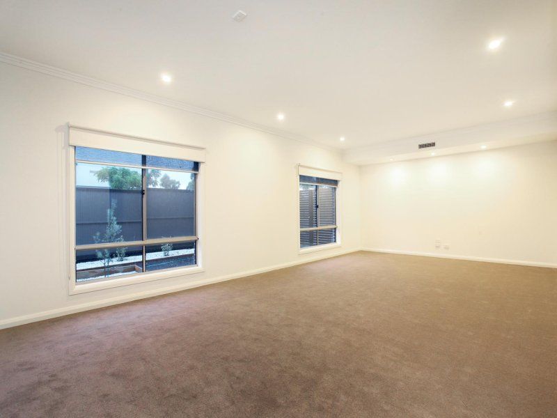 34 Brunton Avenue, Caroline Springs - Thumbnail 5
