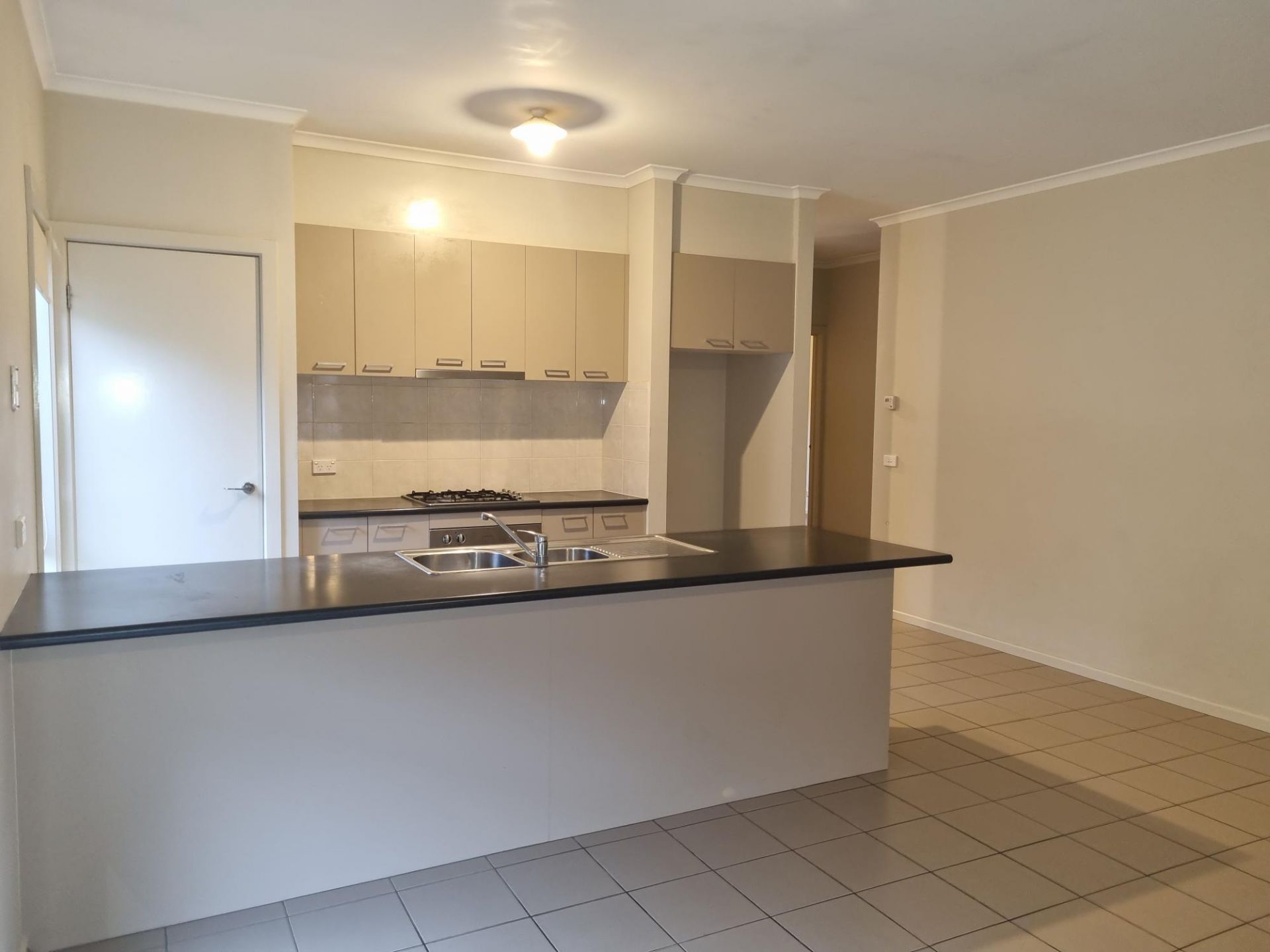 24 Oakview Parade, CAROLINE SPRINGS Sweeney Estate Agents