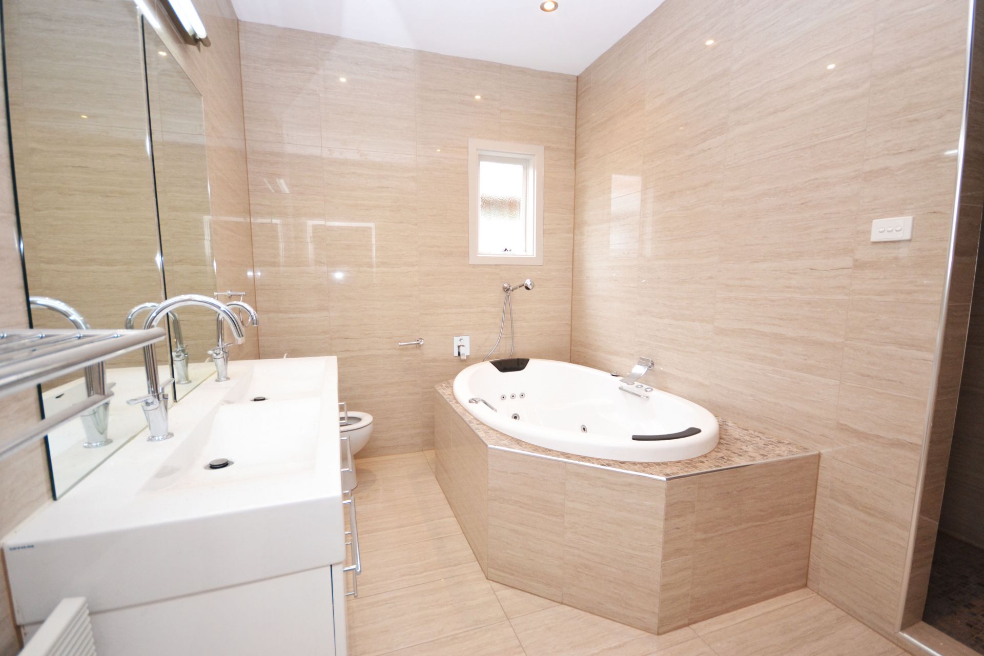 CONTEMPORARY LIVING IN A FABULOUS LOCATION! - Water & Gas Included!