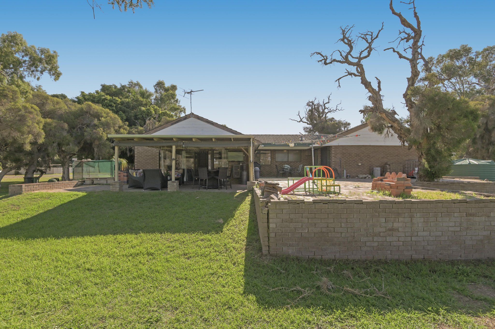 Real Estate For Sale 6 Hatch Court Harrisdale , WA