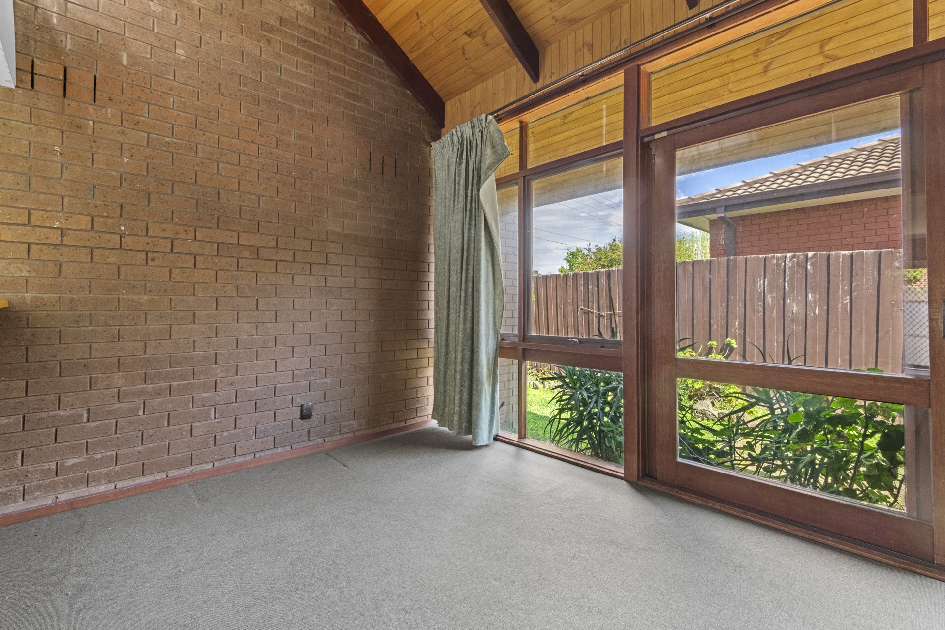 1-bedroom unit in the heart of Bundoora!