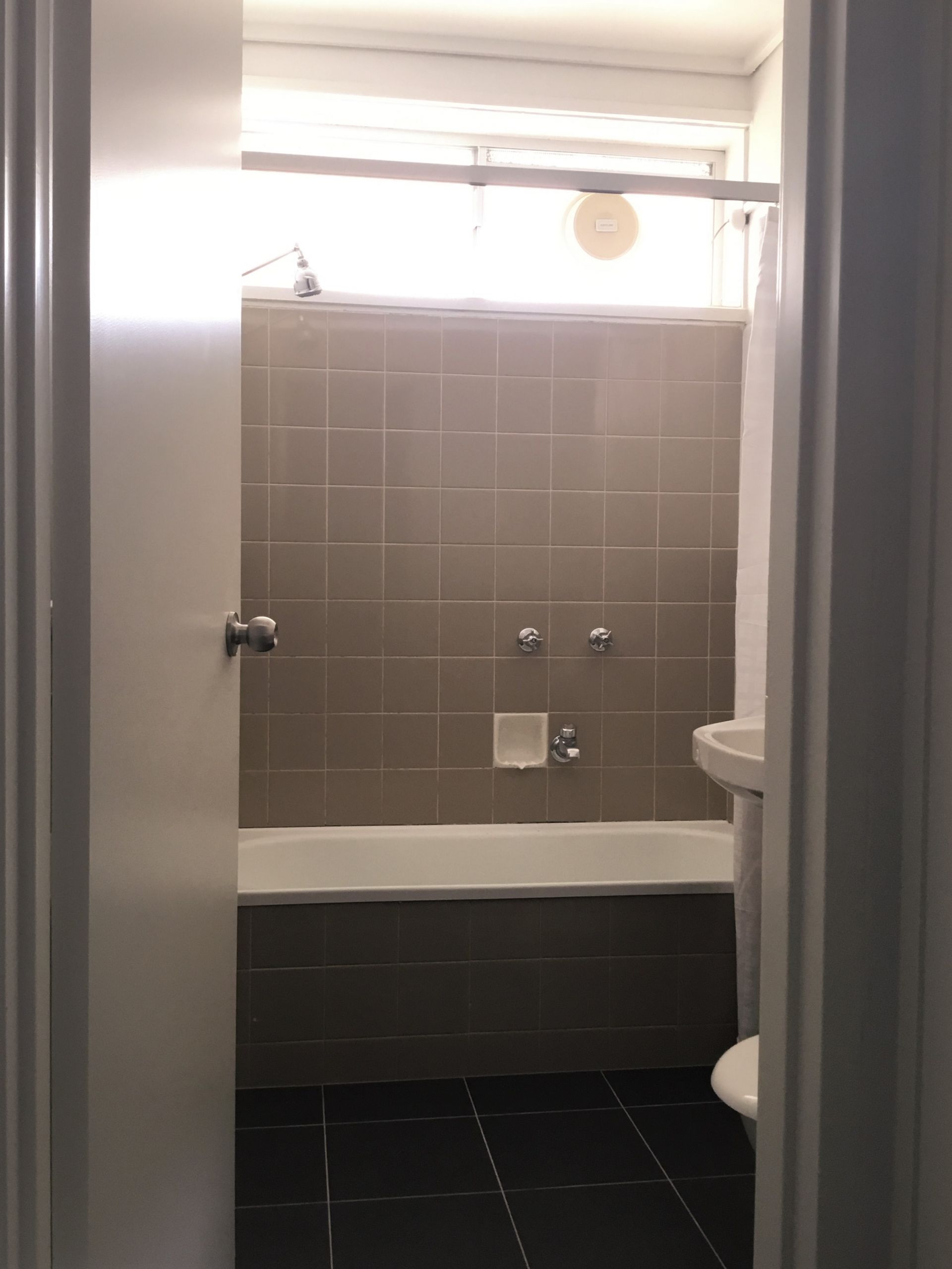 RENOVATED APARTMENT STEPS FROM HIGH STREET