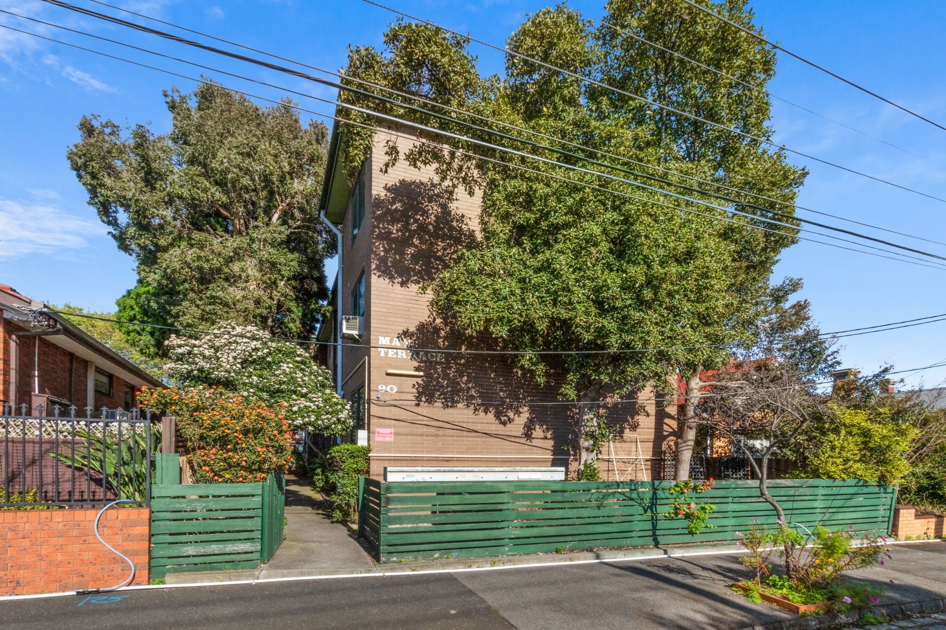 City Location but Suburban Living!