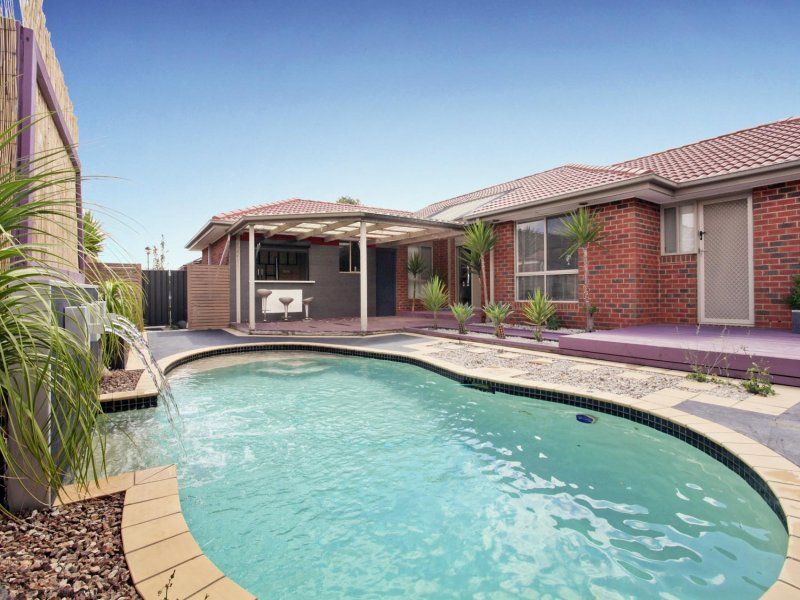 11 Strutt Place, Caroline Springs - Thumbnail 2