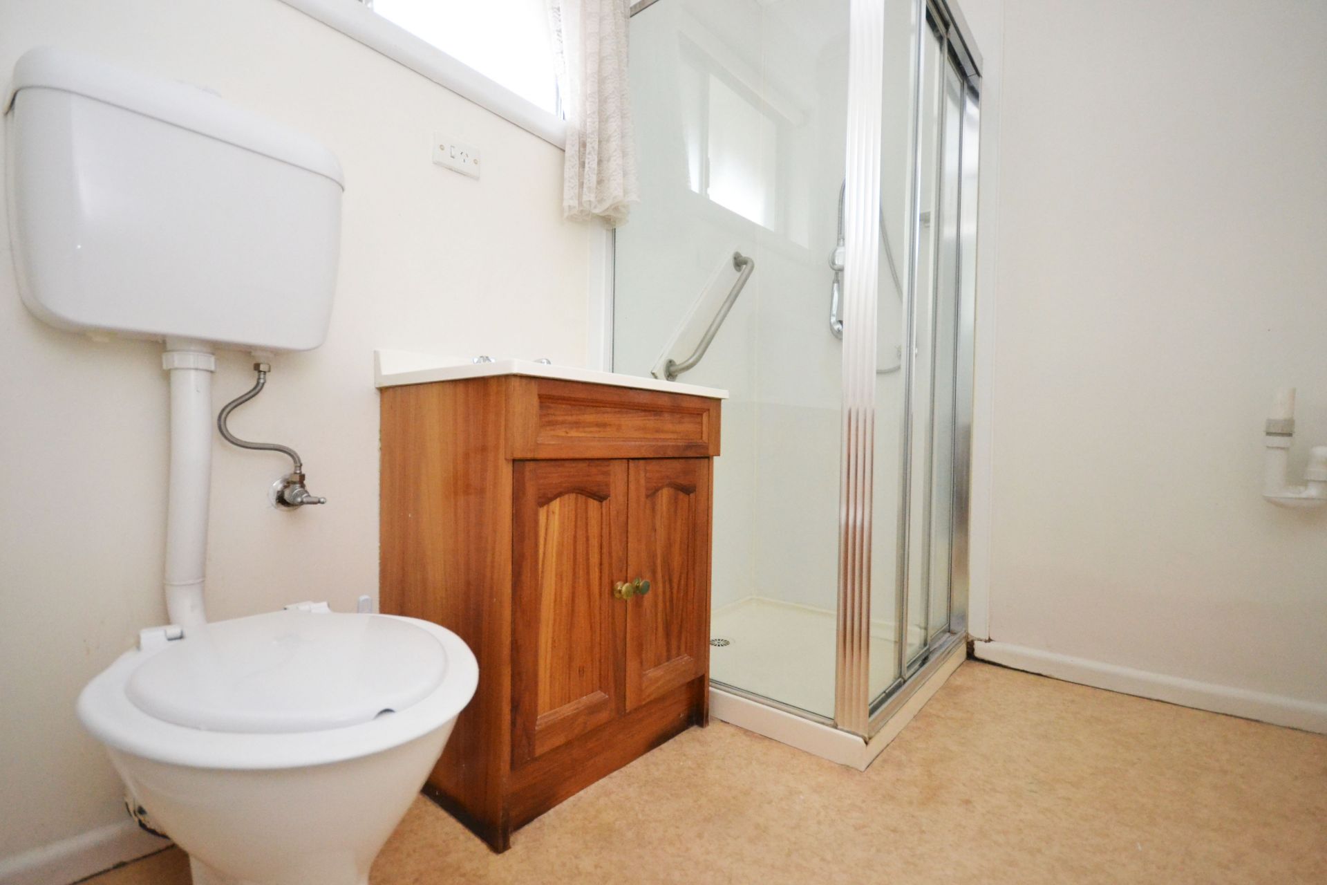 CUTE, COSY AND CONVENIENTLY LOCATED
