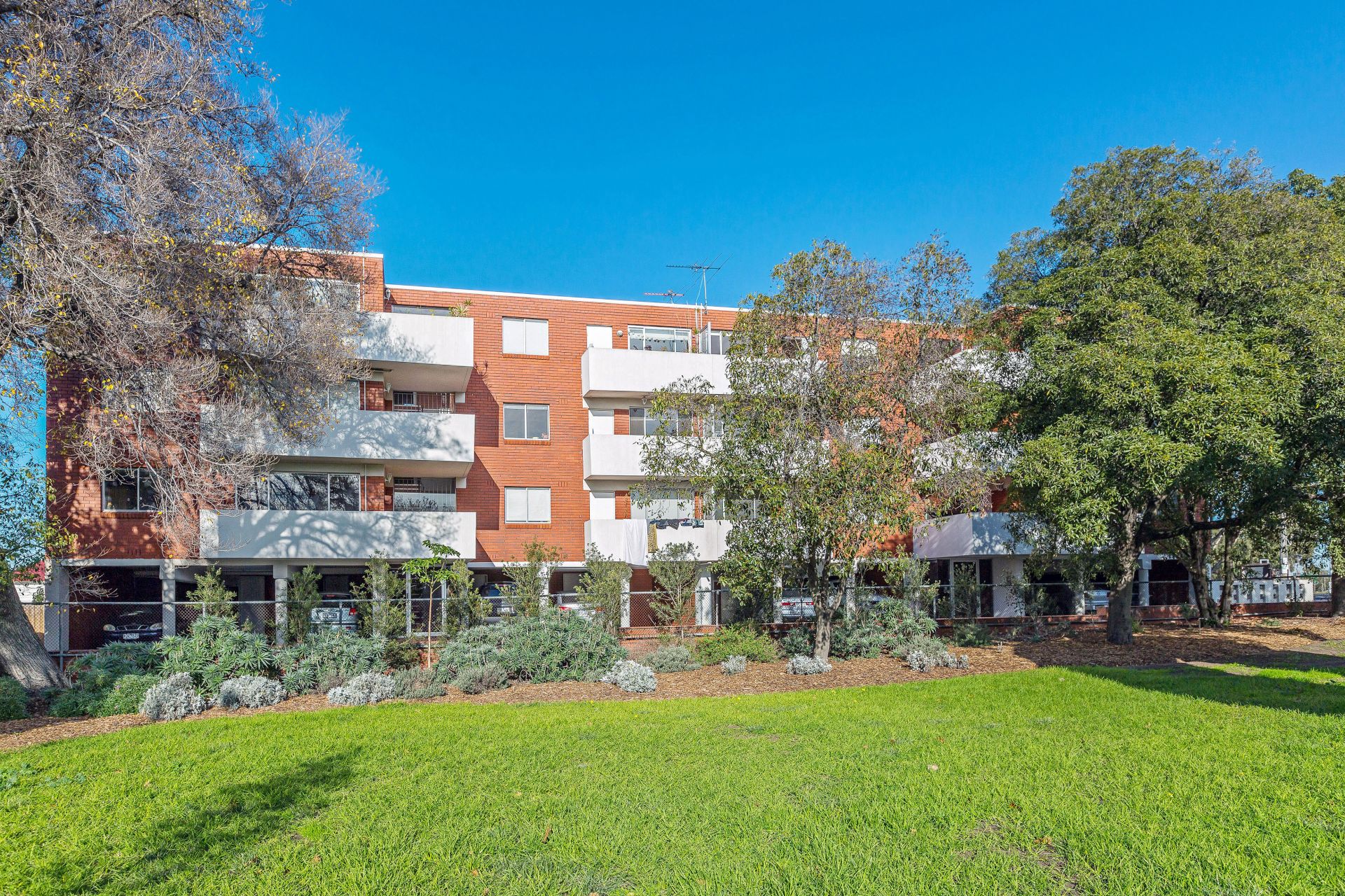 4/11 Nicholson Street, Footscray - Thumbnail 3