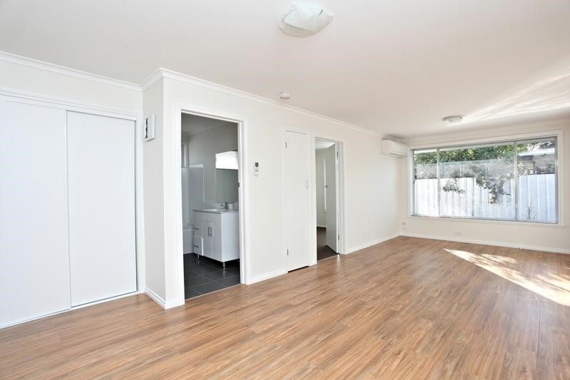 Ready for lease ! Modern low maintenance living in the heart of Preston!!