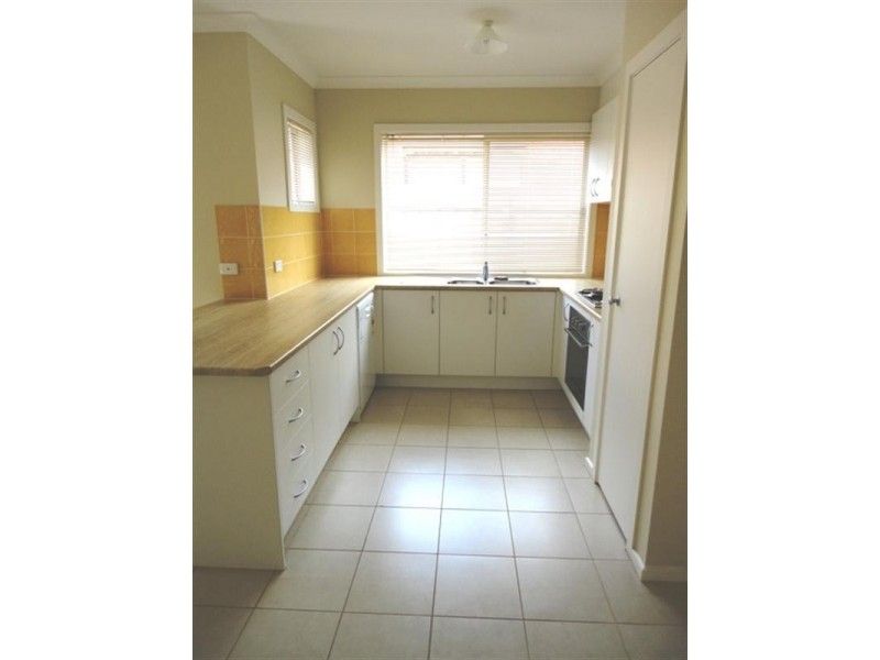 MODERN 3 BEDROOM HOME IN AURORA ESTATE..