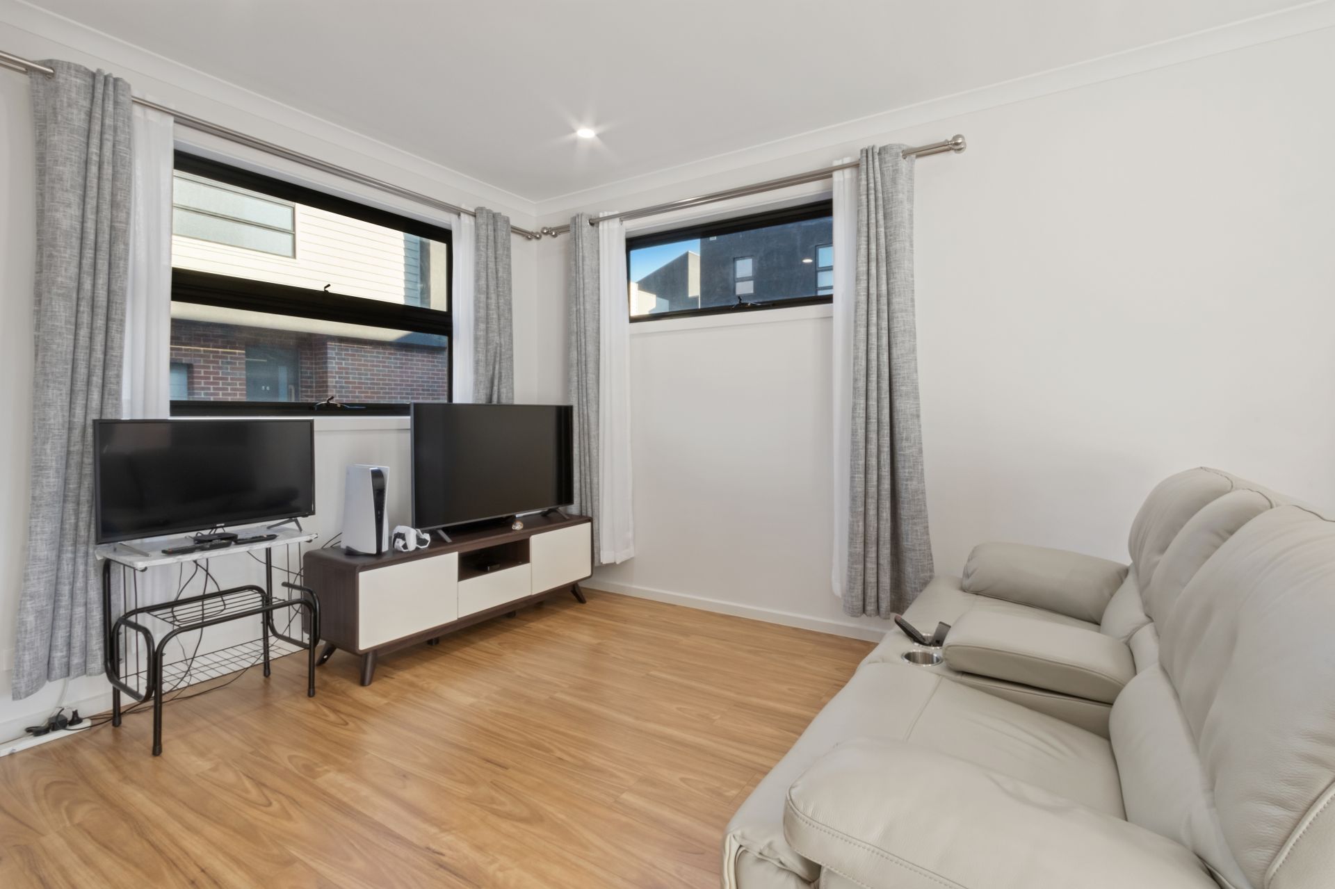 MODERN FAMILY HOME IN THE HEART OF EPPING