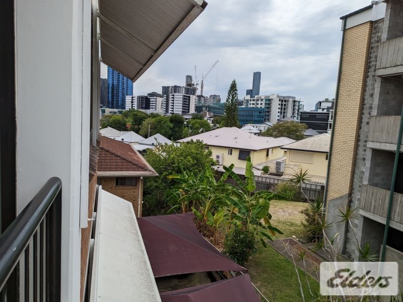 90 Vulture Street, West End