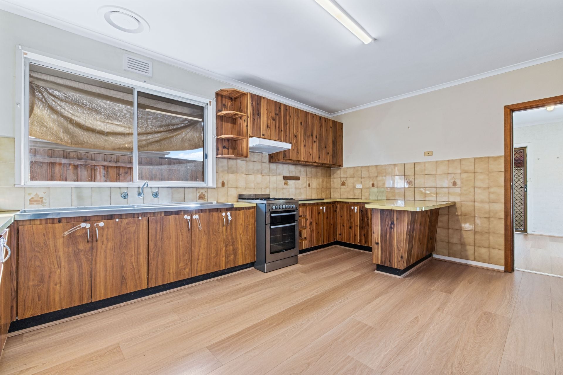 Comfortable Living with a Large Private Backyard