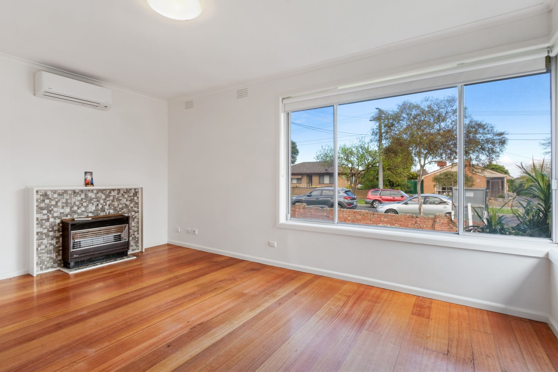 ONE WEEKS FREE RENT!!!