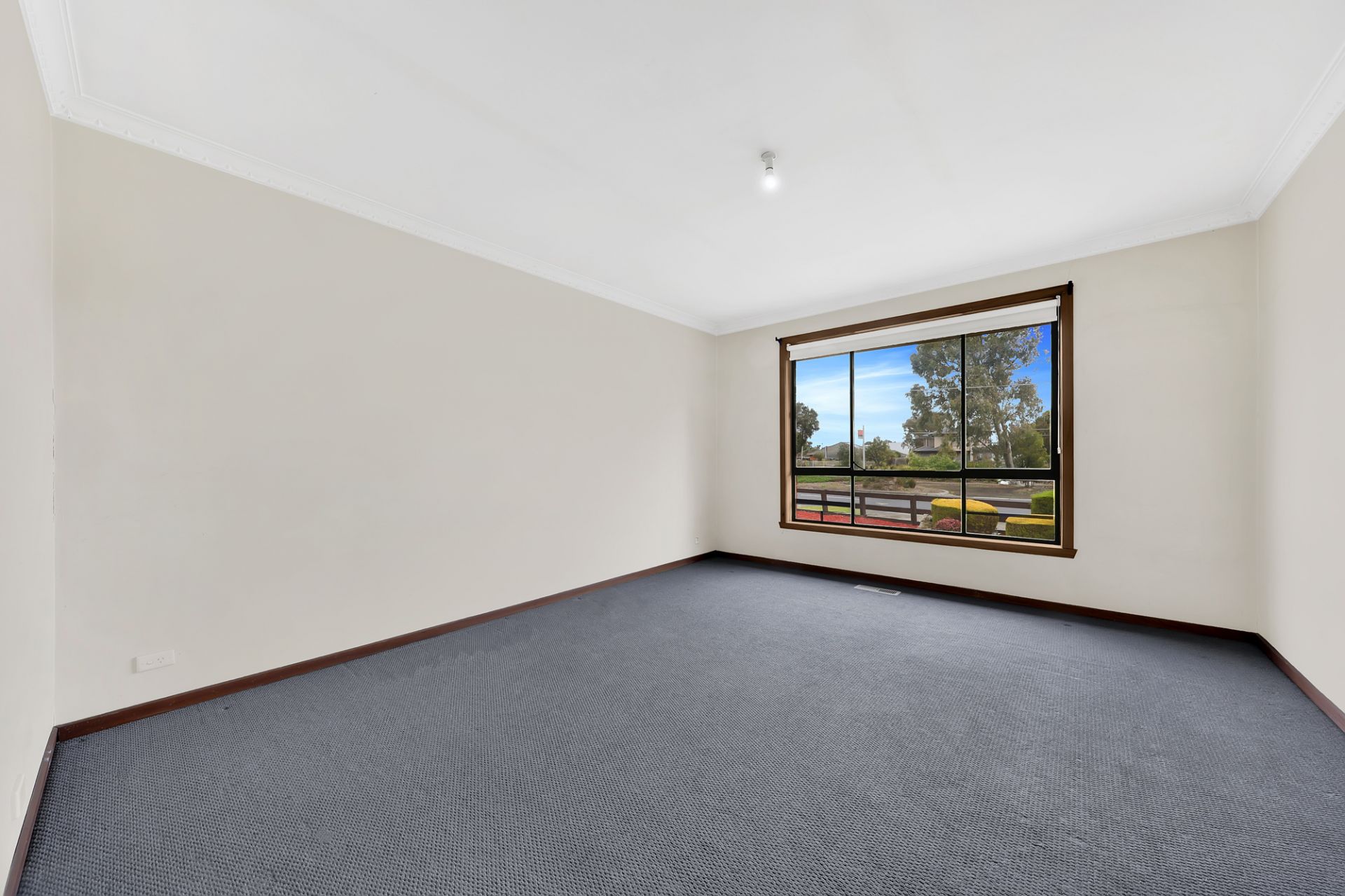 Lovely 2 Bedroom Unit