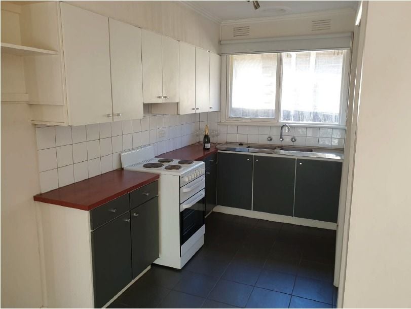 **ONE WEEK RENT FREE**